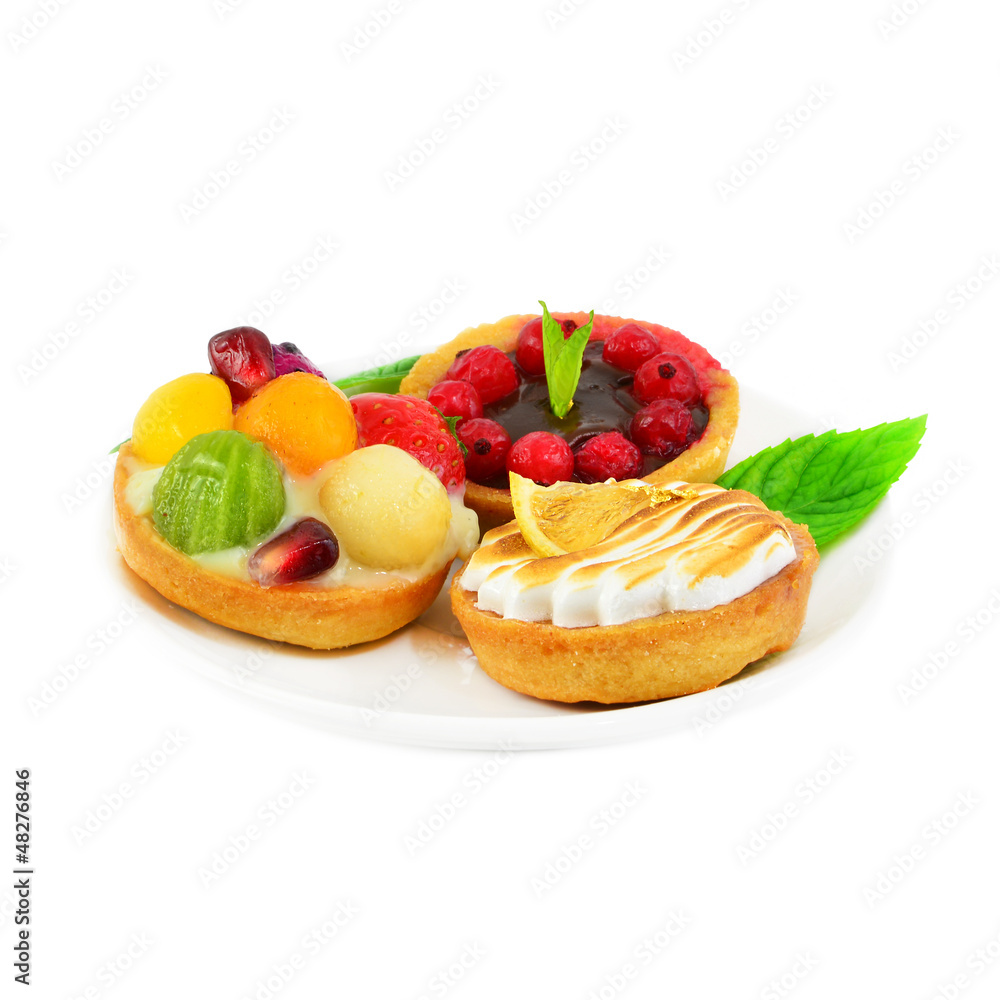 Small cakes with fruit and cream Small cakes with fruit and cream