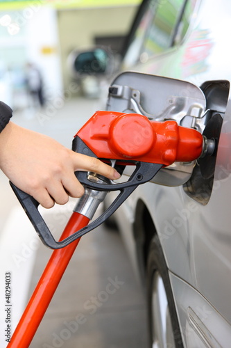 Refueling car tank