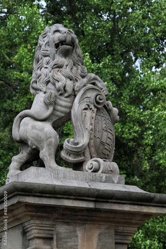 Wappenlöwe auf dem Gartentor zum Lustgarten in Wernigerode