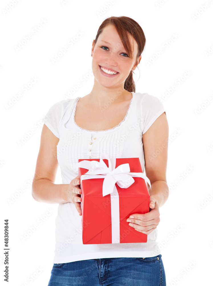 Attraktive junge Frau freut sich über Geschenk Attraktive junge Frau freut sich über Geschenk