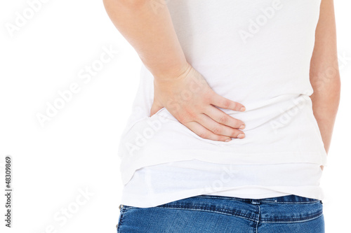 Weibliche Person klagt über Rückenschmerzen