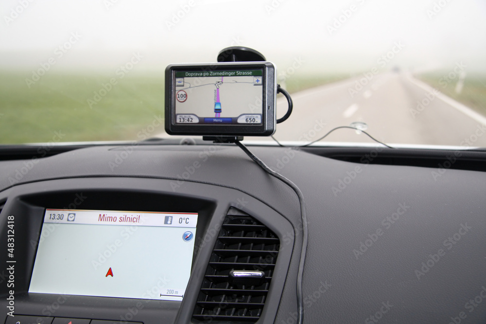 External and build-in car GPS External and build-in car GPS