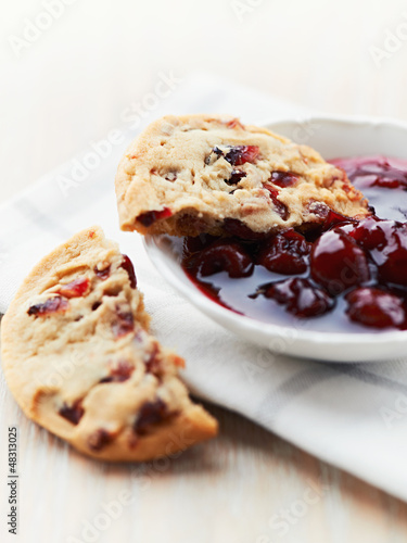 Cranberry cookie with sour cherry marmalade