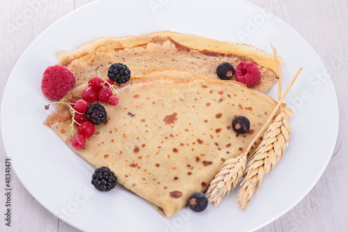 crepe with berry fruit