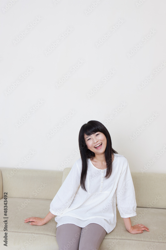 笑顔の若い女性 笑顔の若い女性