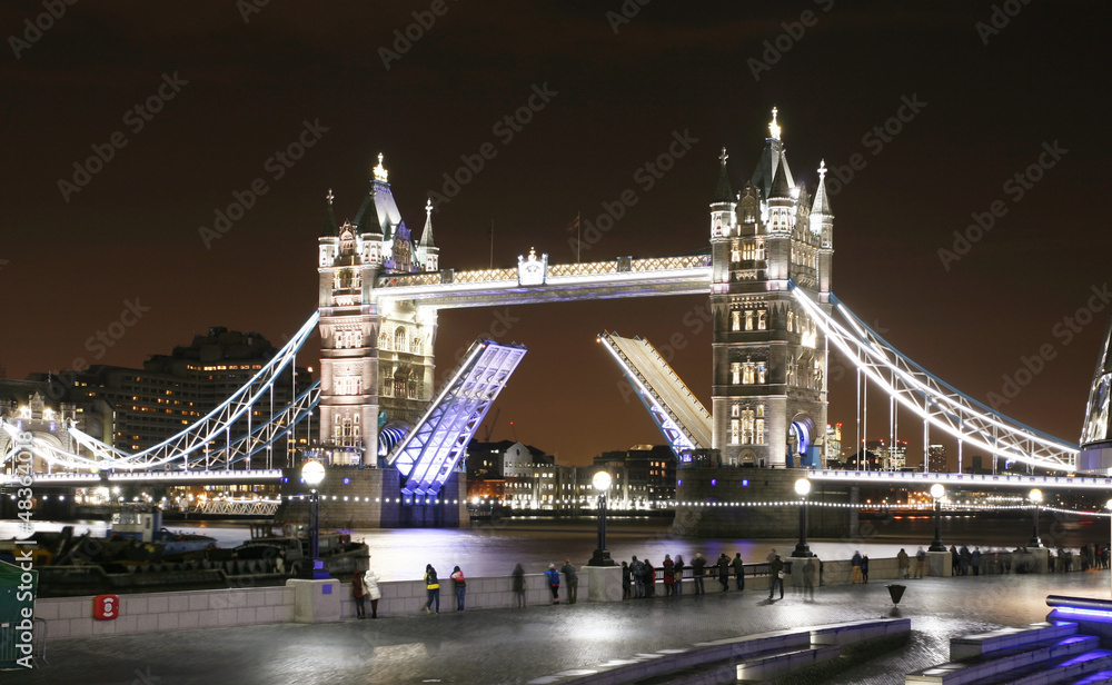 Obraz premium Tower Bridge at Night