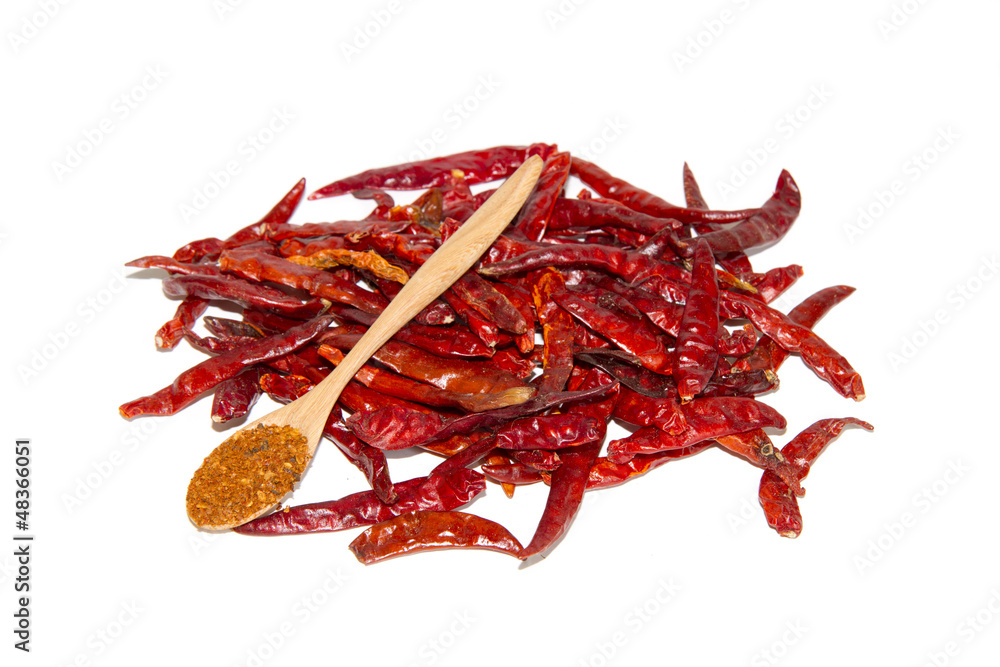 Obraz premium Dry peppers isolated on white background