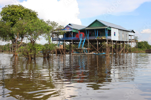 Fotografie Maisons de Kampong Phluk, village flottant