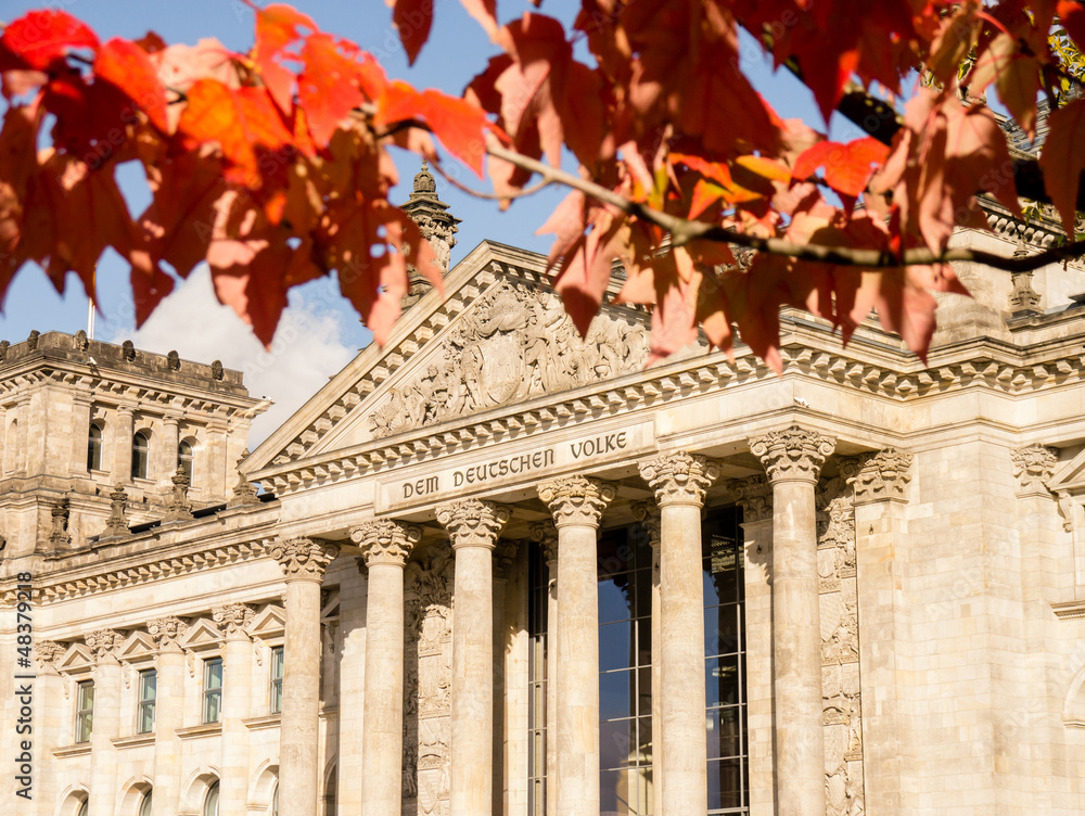 Obraz premium bundestag im herbst