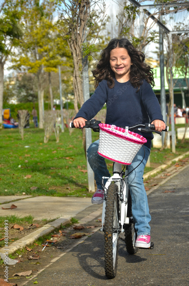 Ni a montando en bicicleta Stock Photo Adobe Stock