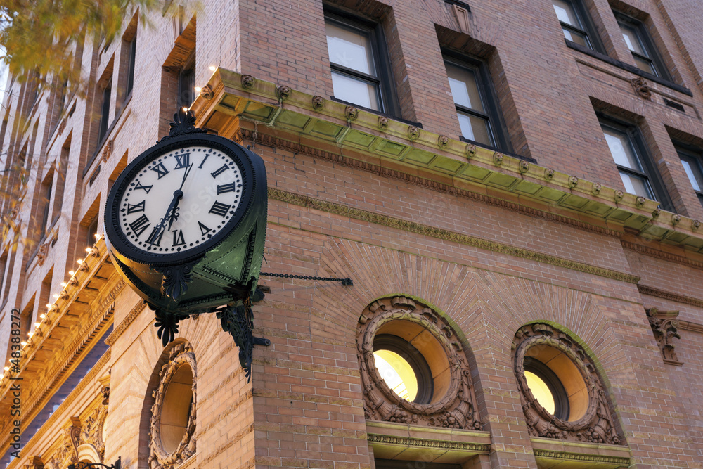 Clock in downtown of Norfolk - obrazy, fototapety, plakaty 