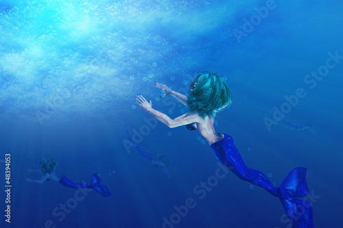 Beautiful mermaid swimming © AnnaPa