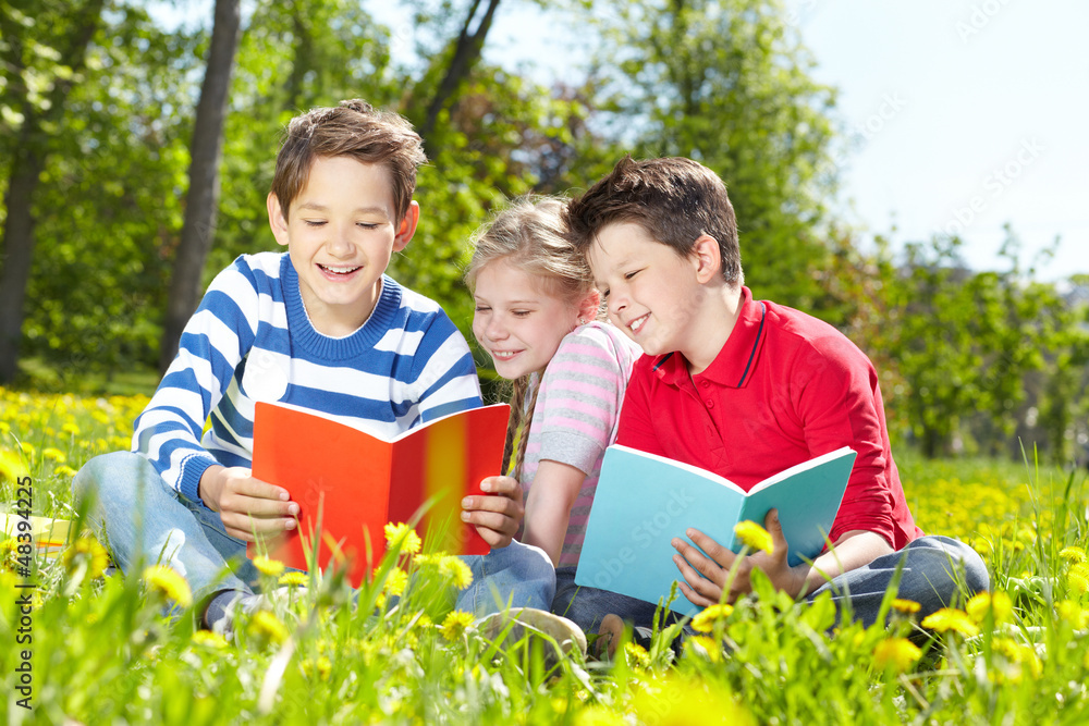 Fototapeta premium Outdoor reading