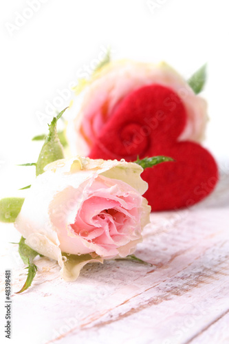 Romantische Grußkarte mit rosa Rose