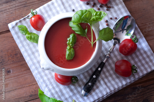 Tomatensuppe in Löwenkopfterrine