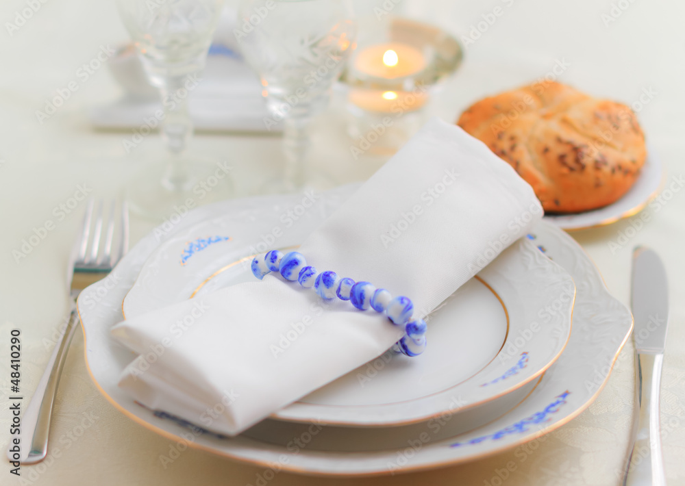 Elegant winter table setting in white and blue Elegant winter table setting in white and blue