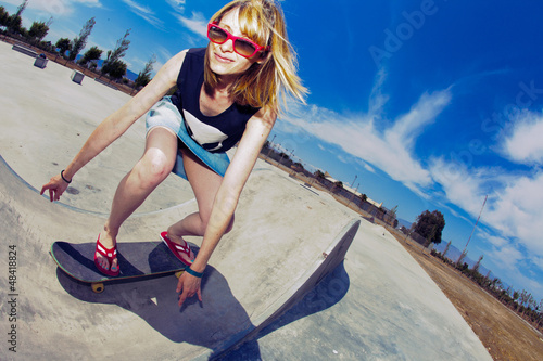 chica patinando photo