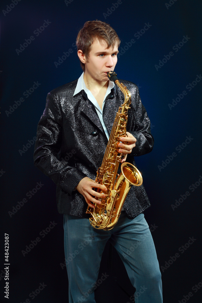 Naklejka premium young man with saxophone