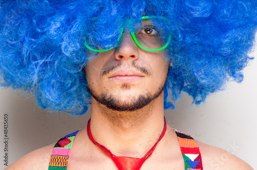Slika na platnu Funny guy naked with blue wig and red tie