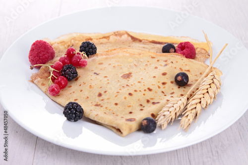 crepe with fruits