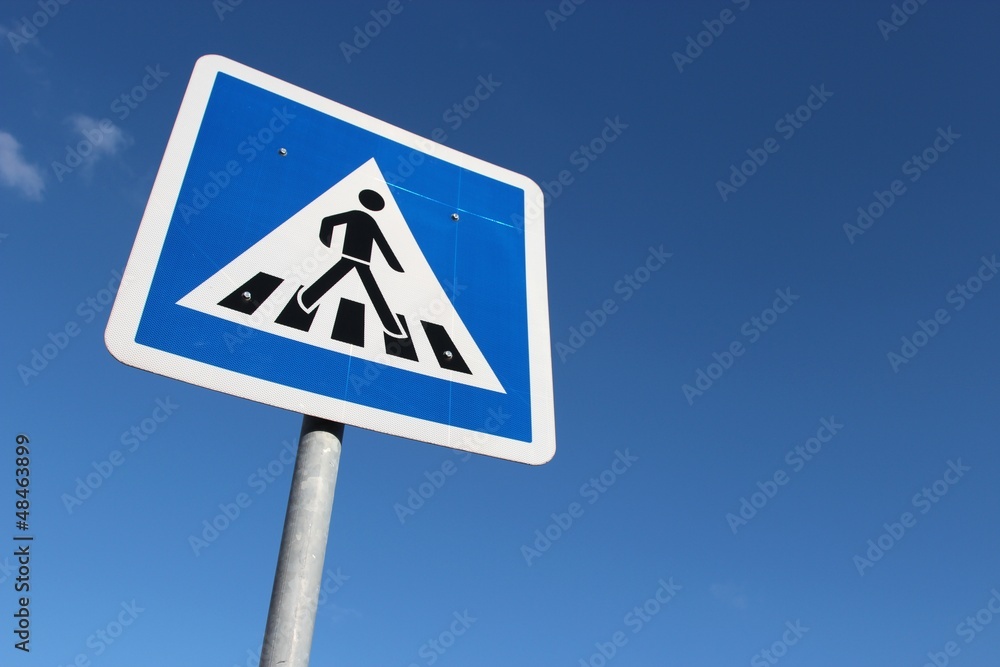 Deutsches Verkehrszeichen: Fußgängerüberweg Deutsches Verkehrszeichen: Fußgängerüberweg