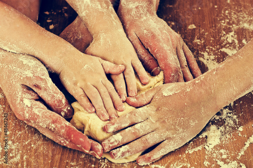 Tableau sur toile Many hard-working hands