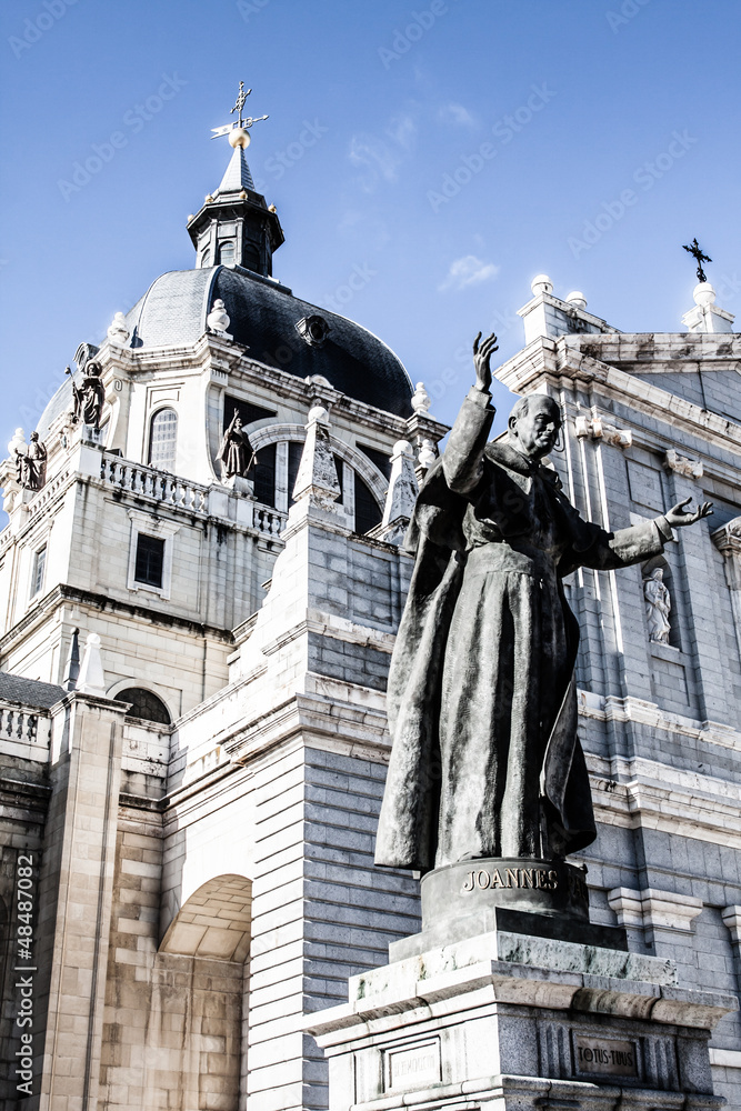 Fototapeta premium Beautiful architecture- Cathedral Almudena, Madrid, Spain