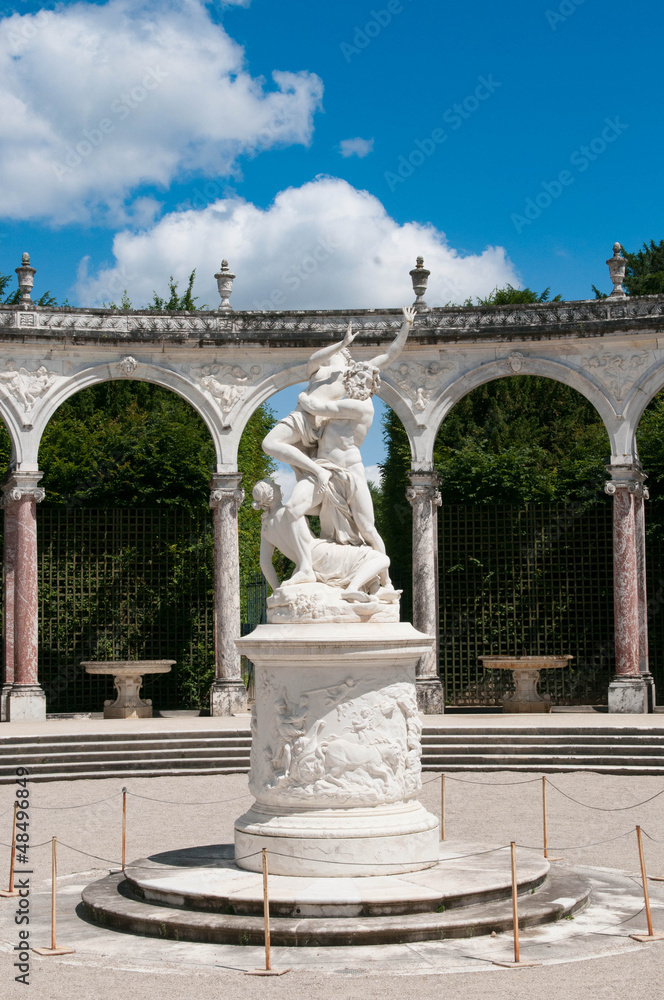 Fototapeta premium Statue in Versailles Gardens