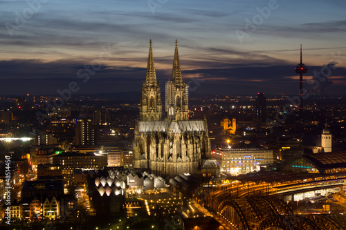 cologne cityscape at night © Tobias Arhelger