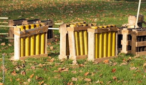 Obraz na plátně mortiers pour feu d'artifice, mise en place