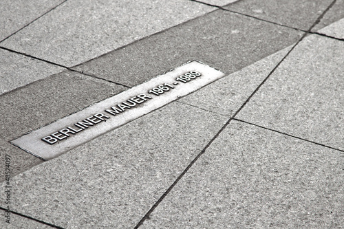 Canvas Print Berliner Mauer - Markierung in Berlin