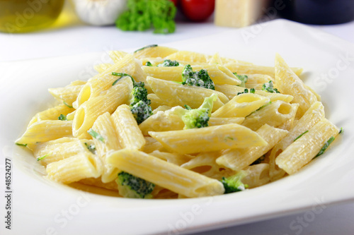 Penne mit Brokkoli-Sahne-Sauce