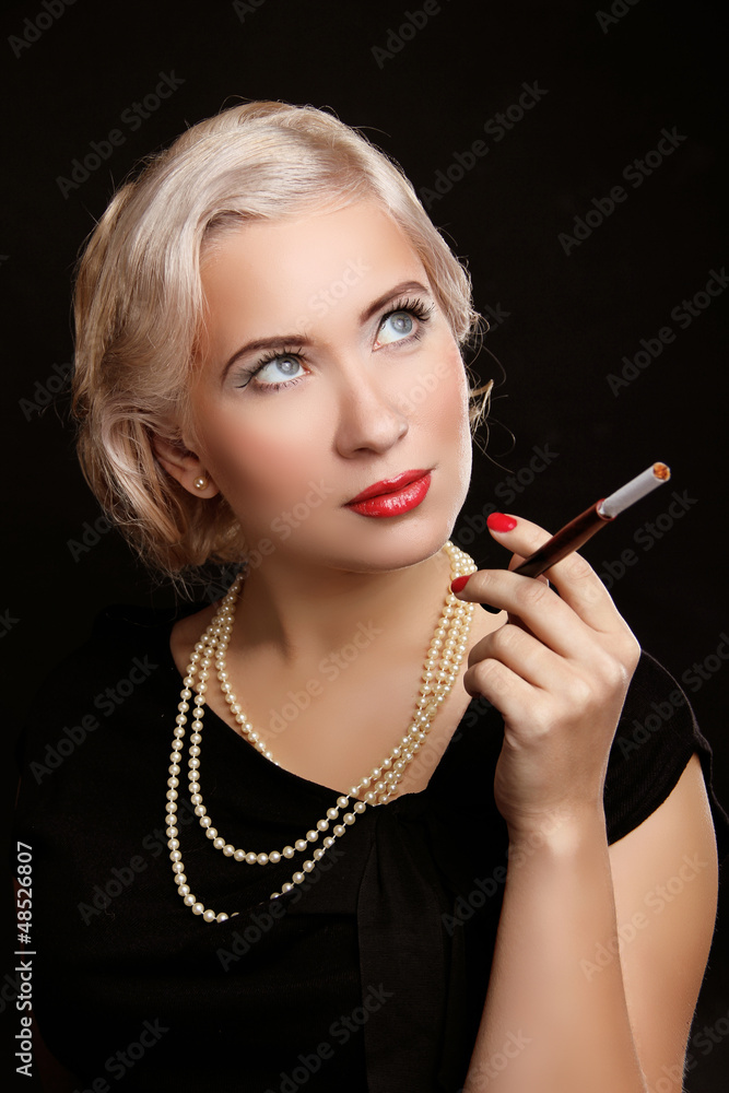Obraz premium Retro Woman Portrait with cigarette in vintage image