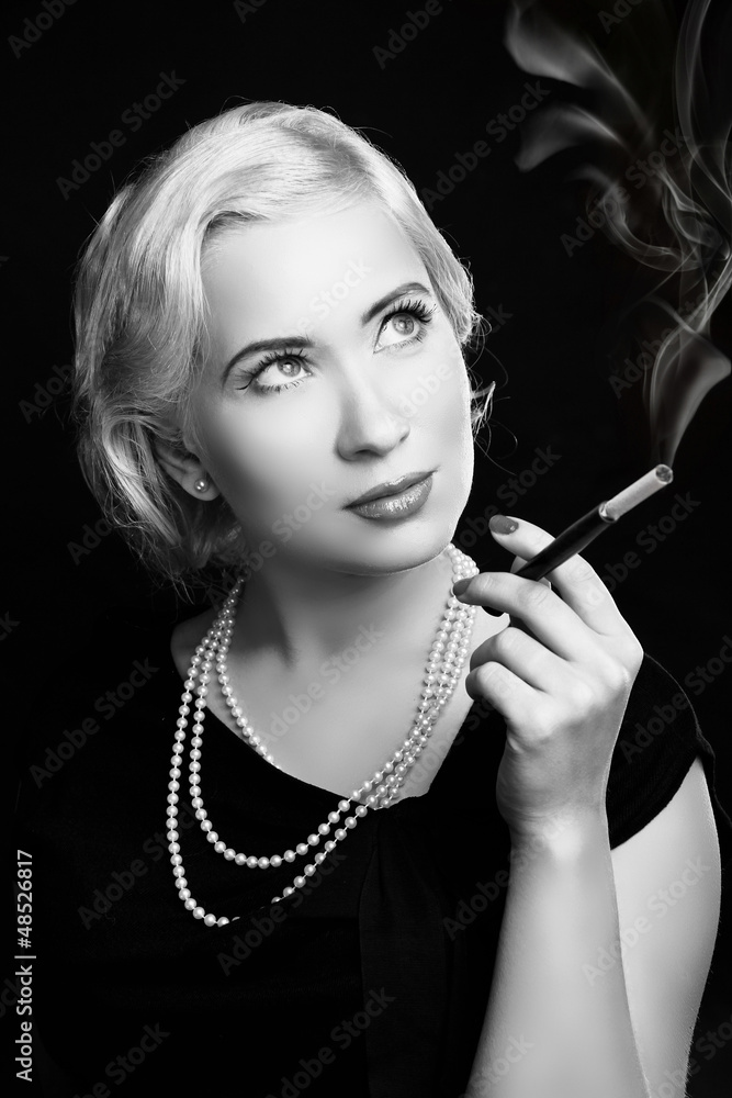 Obraz premium Retro Woman Portrait with cigarette in vintage image