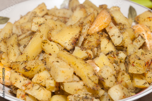 potatoes fried with herbs