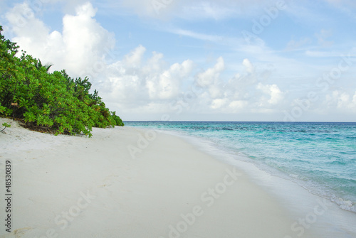 Fototapeta Naklejka Na Ścianę i Meble -  Tropical Maldivian island in Indian ocean