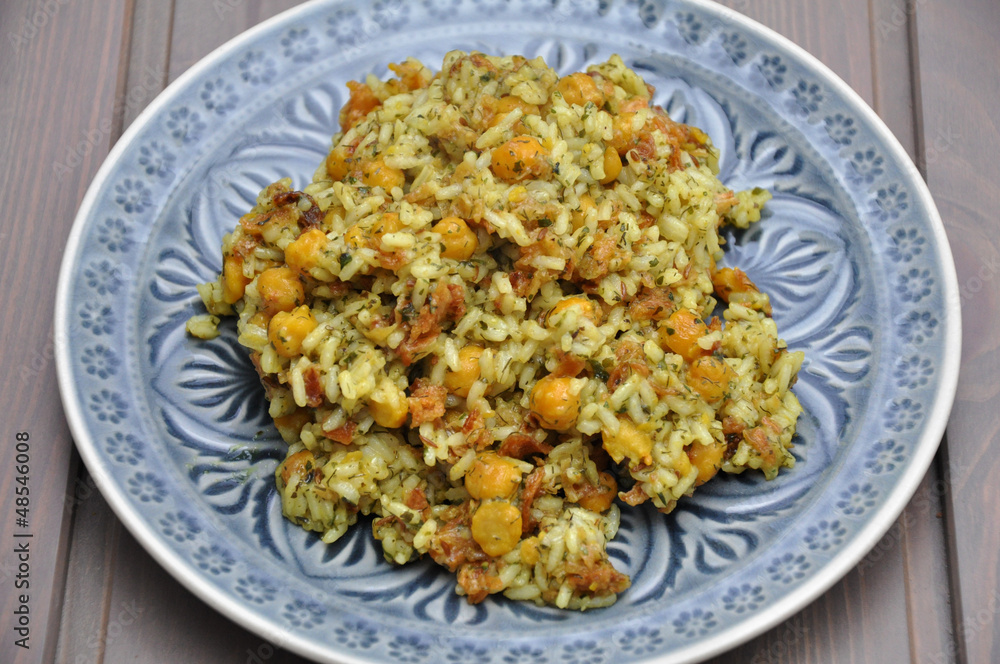 Basmati Reis mit Kichererbsen, Röstzwiebel, Dill und Koriander Basmati Reis mit Kichererbsen, Röstzwiebel, Dill und Koriander