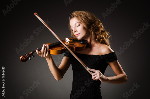 Canvas Print Woman performer with violin in studio