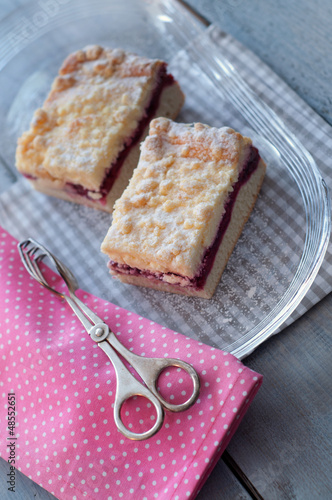 Streusel mit Kirschen photo