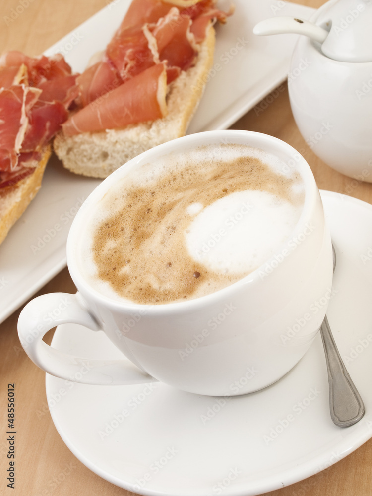 cafe-con-leche-y-tostada