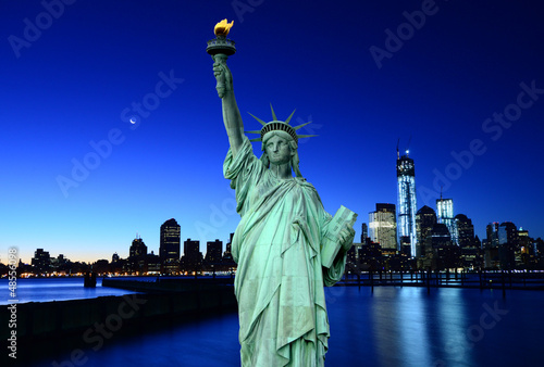 Statue of Liberty and New York City, USA © surangaw