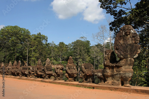 Entrée sud d'Angkor Thom : allée des diables