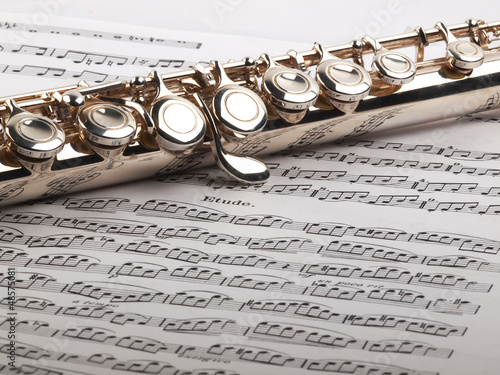 flute and notes