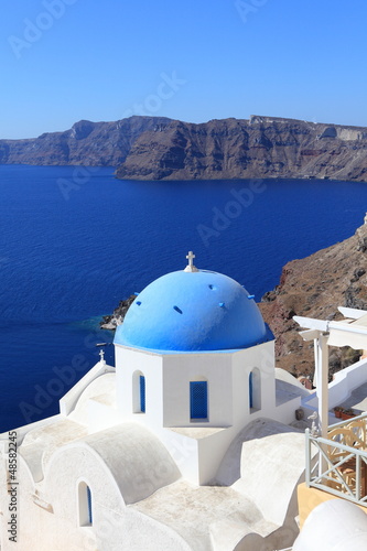 Fototapeta Naklejka Na Ścianę i Meble -  beautiful white-blue Santorini 