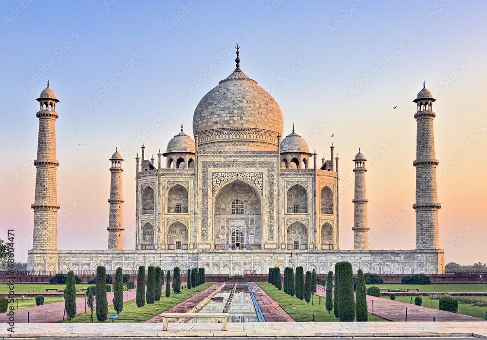 Obraz premium Taj Mahal bench at sunrise