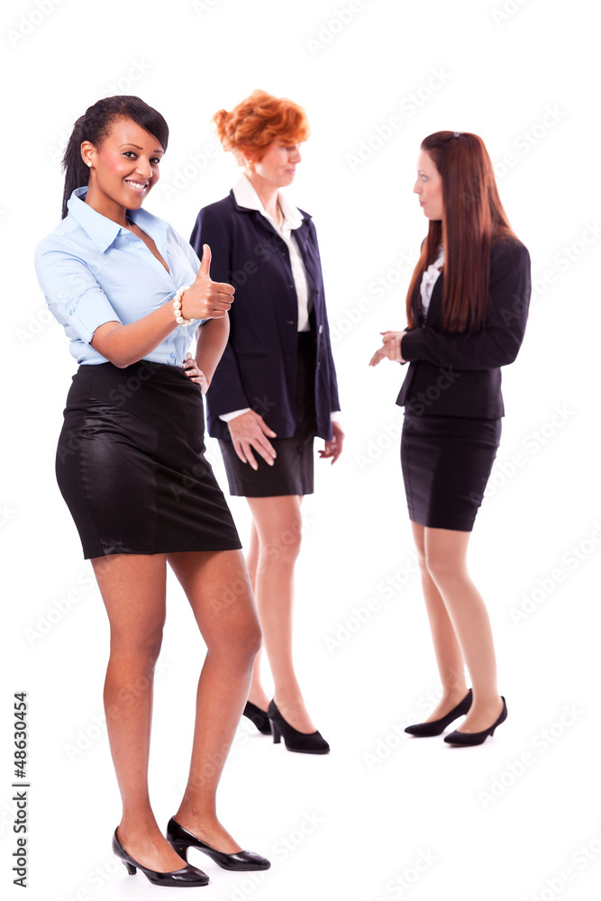 Junge erfolgreiche afrikanische frau mit weiblichem Team Junge erfolgreiche afrikanische frau mit weiblichem Team