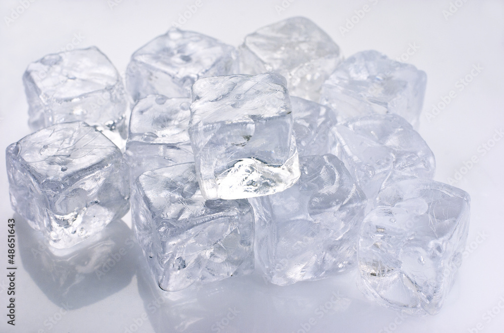 Coctel, refrescos, cubitos de hielo Coctel, refrescos, cubitos de hielo