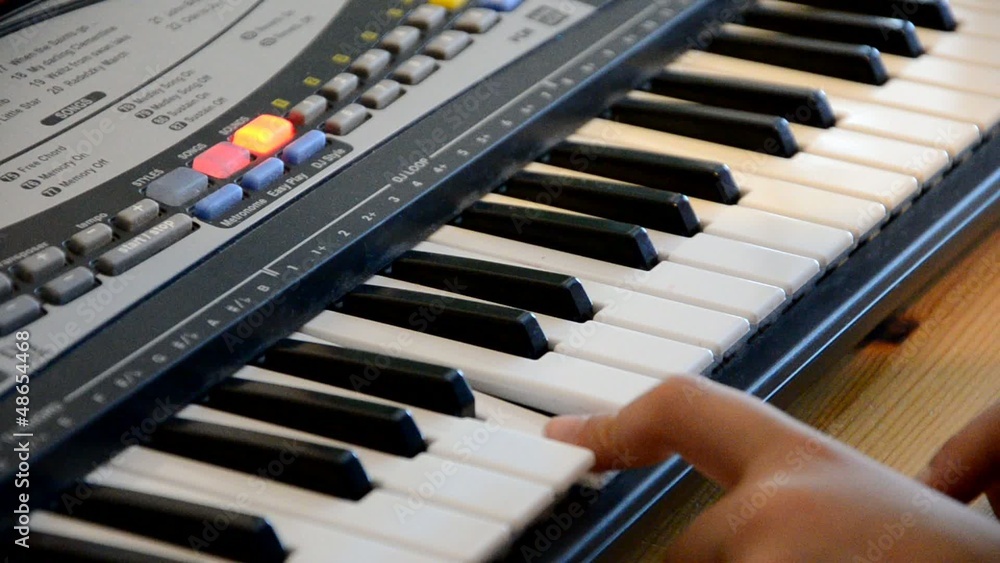 Keyboard spielen Stock-Video | Adobe Stock