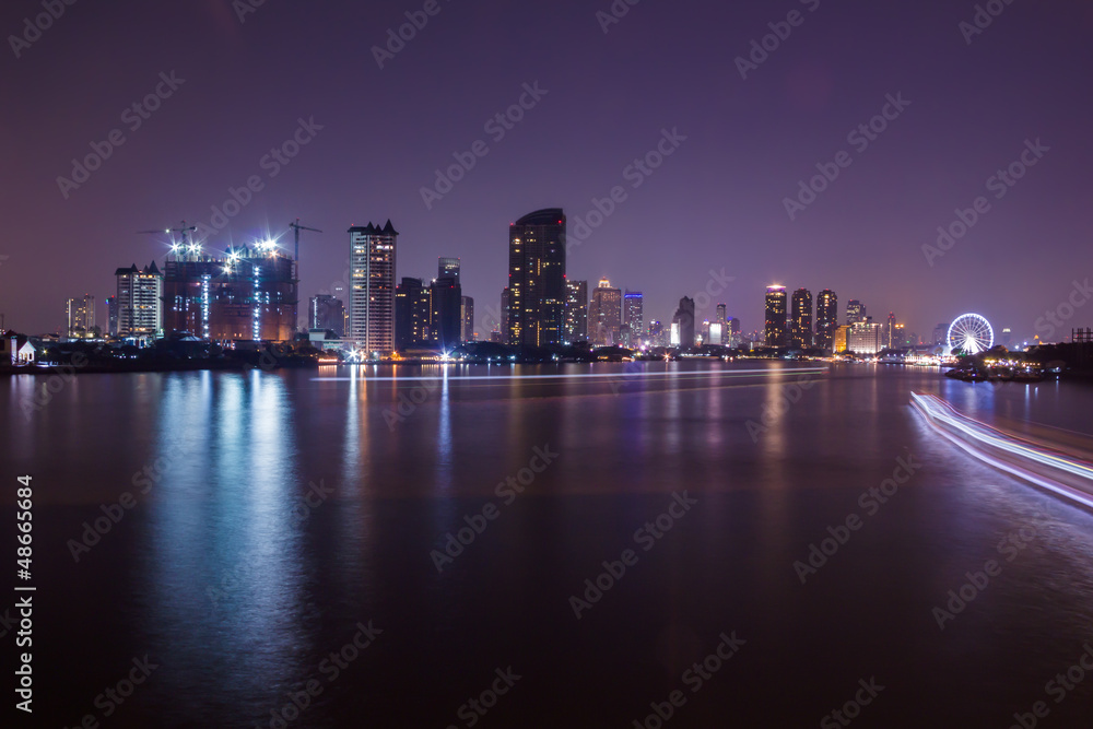 Fototapeta premium Chao Phraya river scenery at night