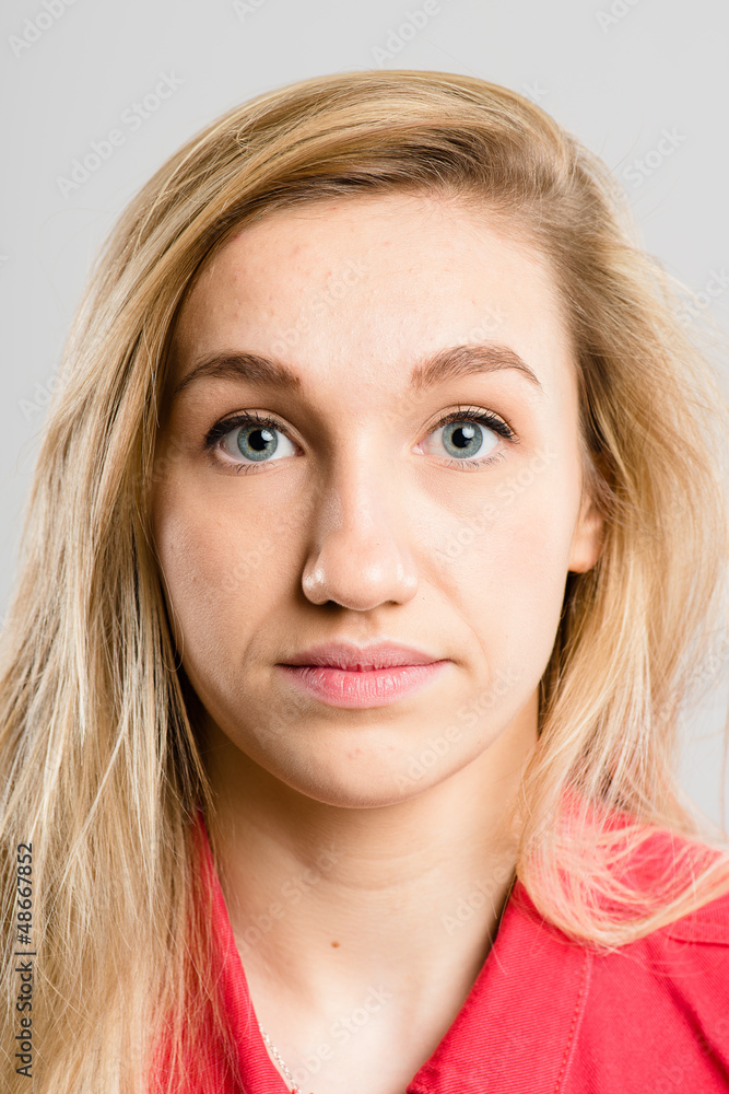 serious woman portrait real people high definition grey backgrou serious woman portrait real people high definition grey backgrou